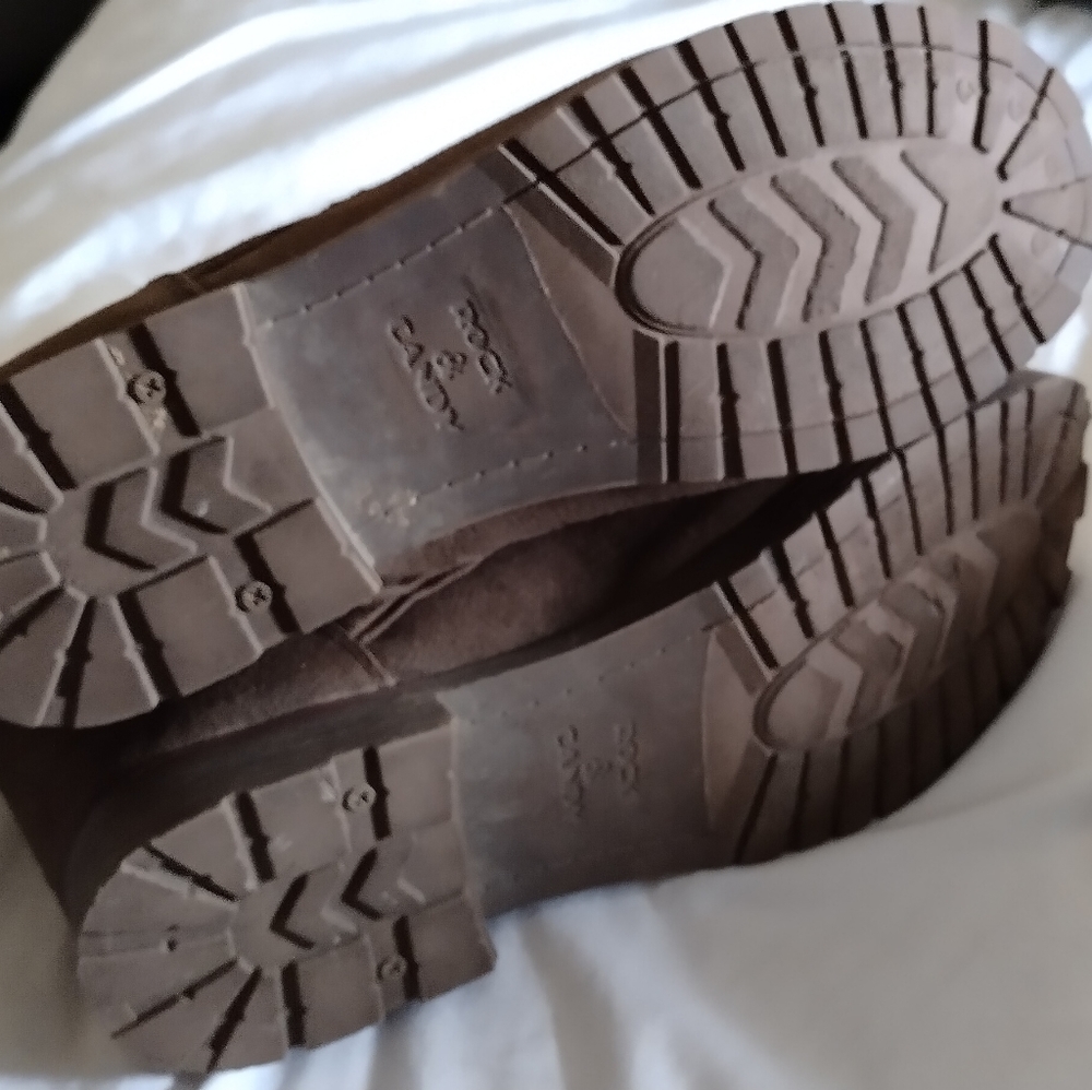 Boots - Picture 3 of 3